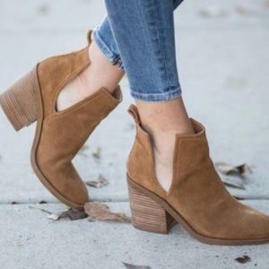 Steve Madden Sharini cut out booties